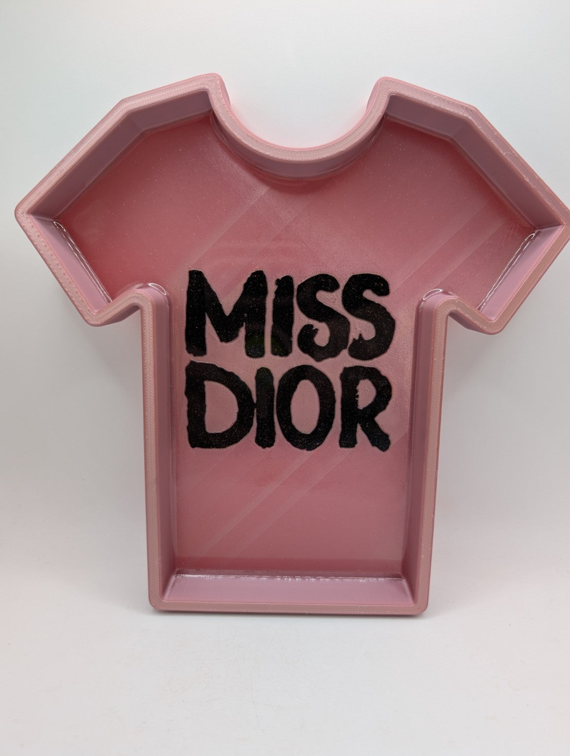 Straight-on view of the rose-gold glitter tee jewelry tray